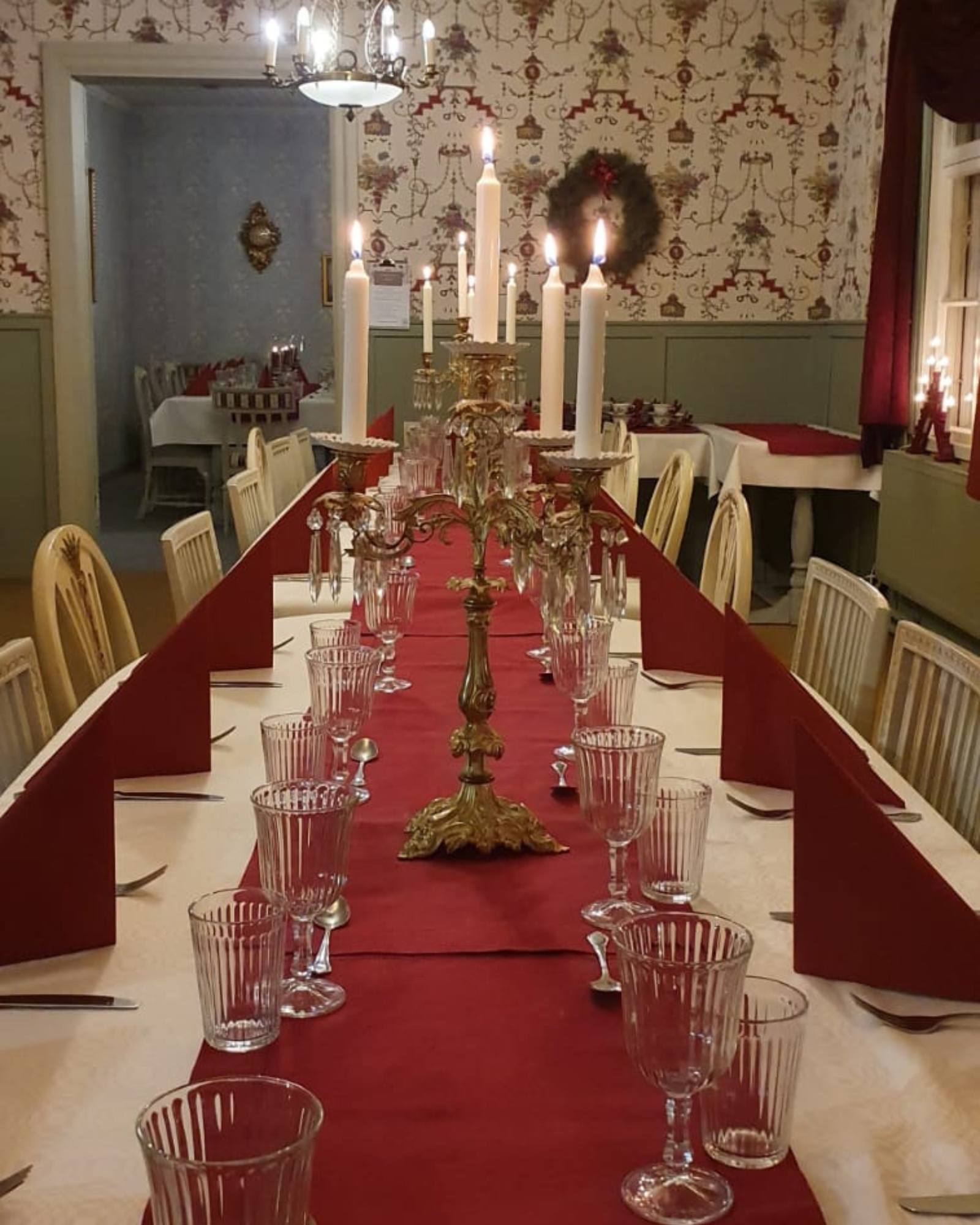lady-of-the-house-dinner-table-card