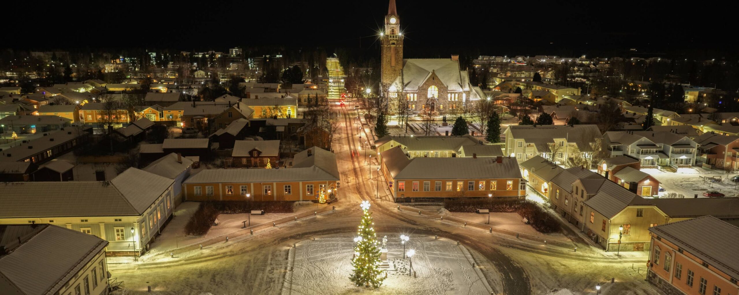 homepage-lang-merchant-house-winter-evening