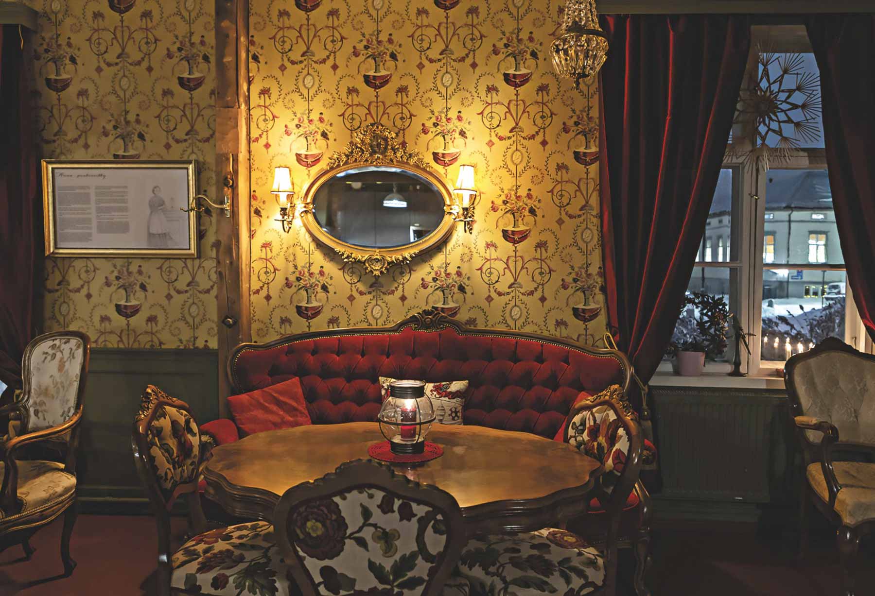 homepage-merchant-house_candlelit-interior